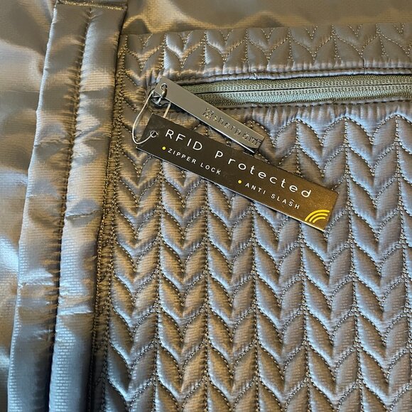 Sherpani Addison Duffel Bag NWT - Picture 4 of 8